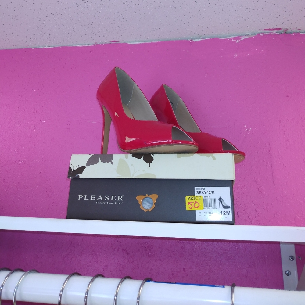 Red pump size 12